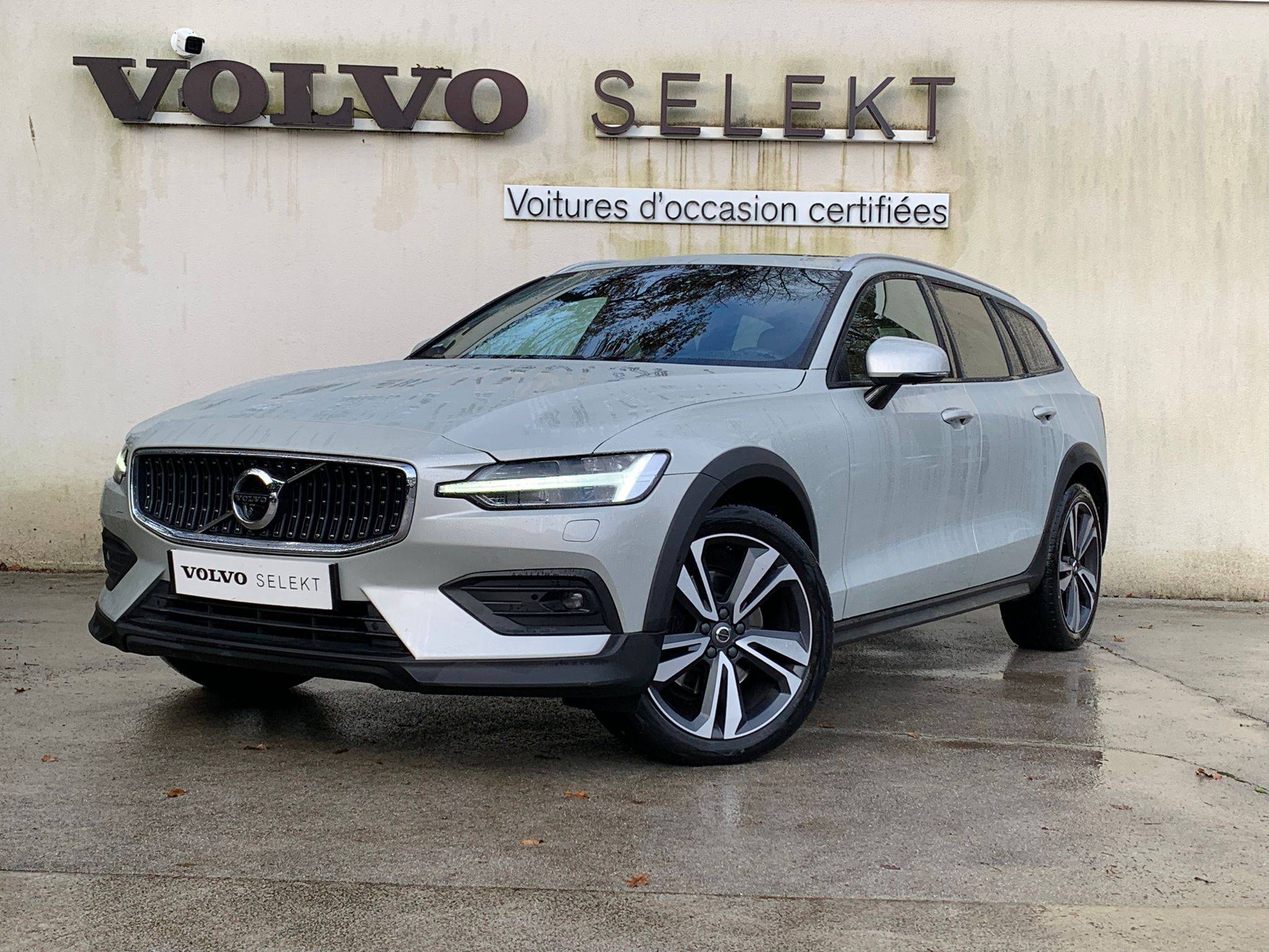 Image de l'annonce principale - Volvo V60 Cross Country