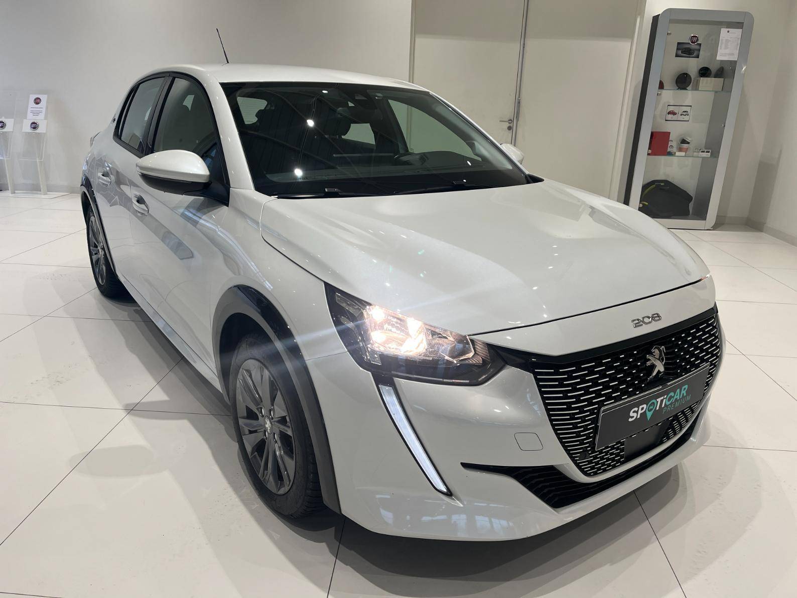 Image de l'annonce principale - Peugeot e-208